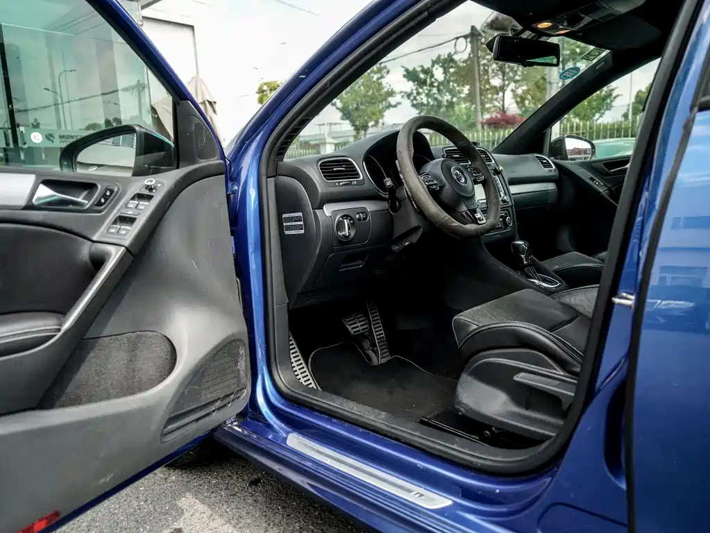 Volkswagen Golf 2011 2.0TSI R