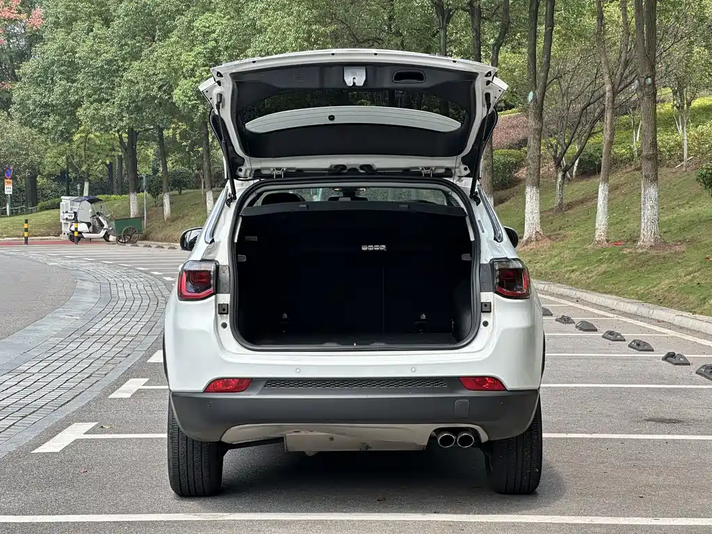 Jeep Compass — миниатюра 5
