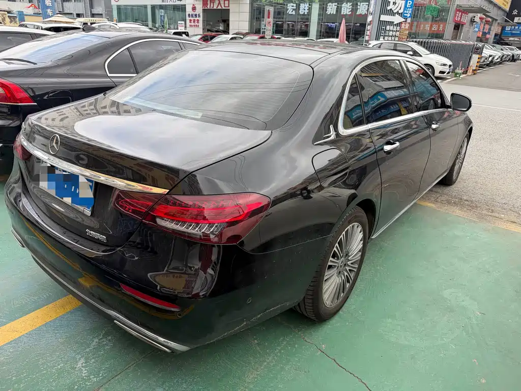 Mercedes-Benz E-Class — миниатюра 13