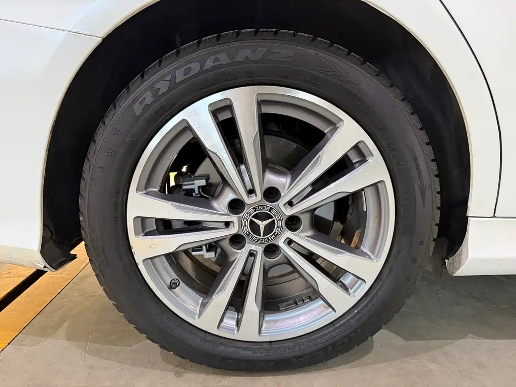 Mercedes-Benz C-Class — миниатюра 12