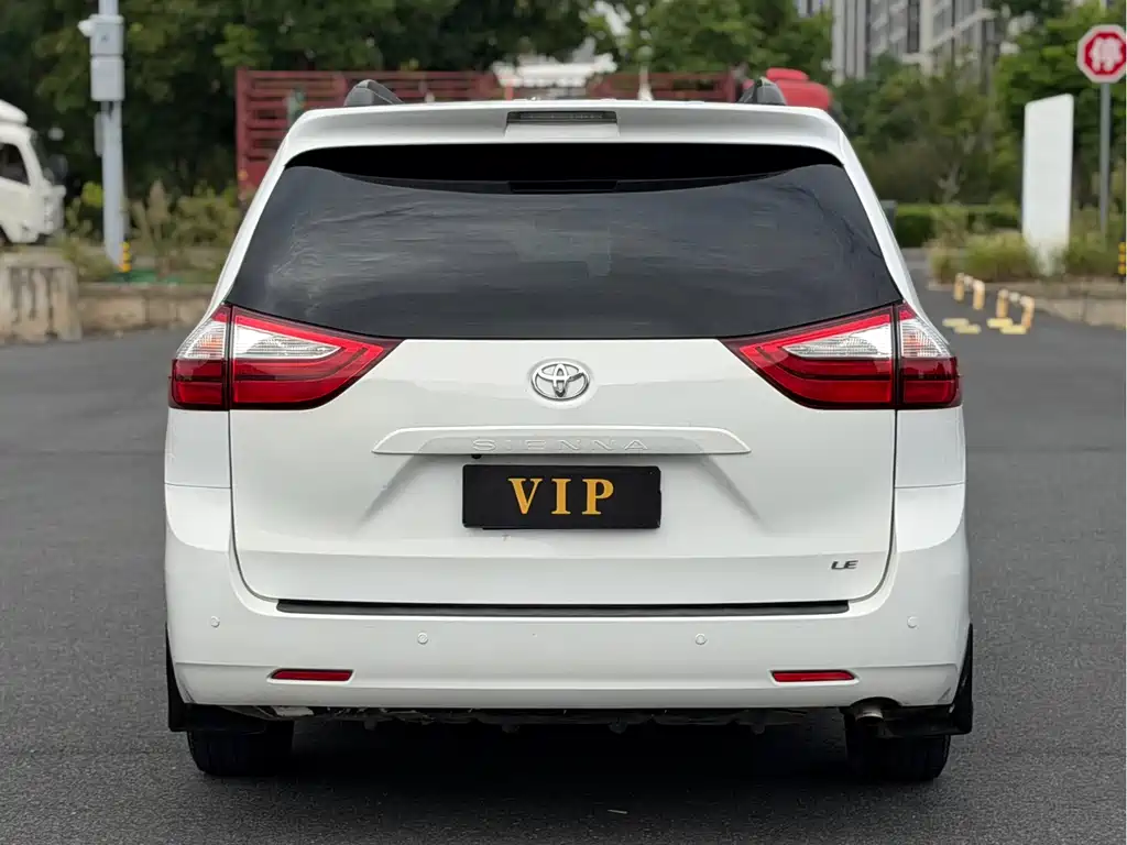 Toyota Sienna — миниатюра 4