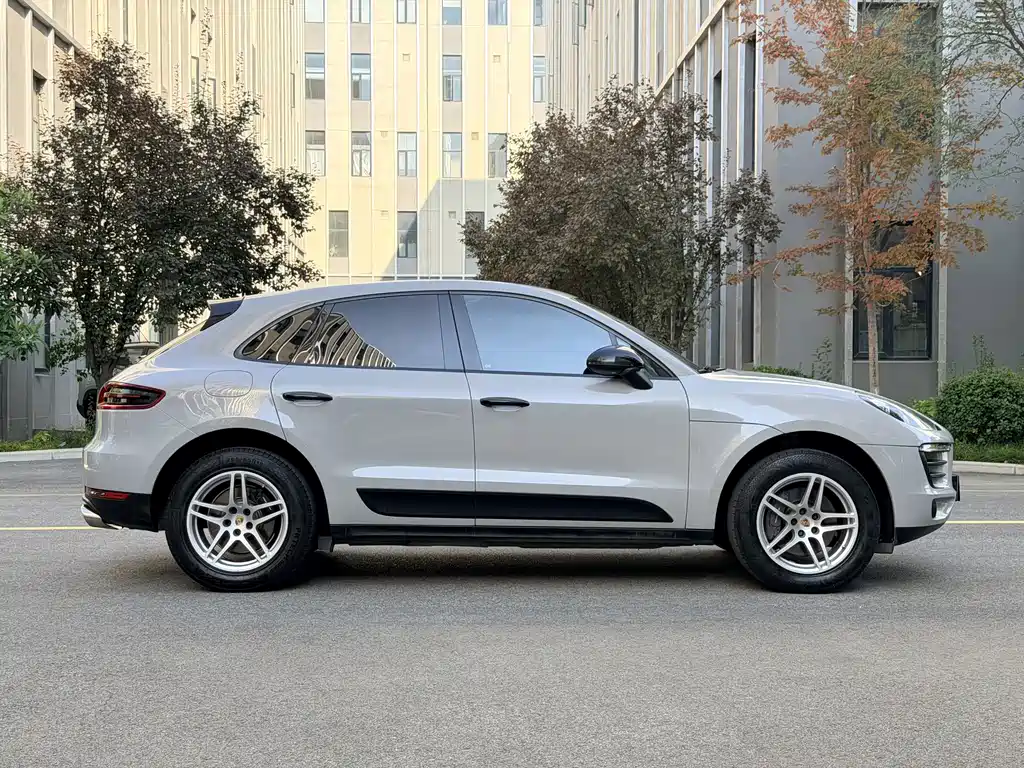 Porsche Macan — миниатюра 11