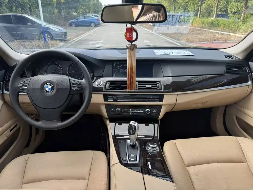 BMW 5 Series — миниатюра 19