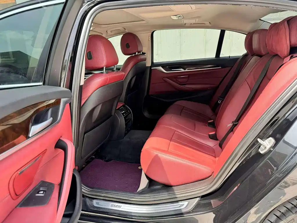 BMW 5 Series — миниатюра 8