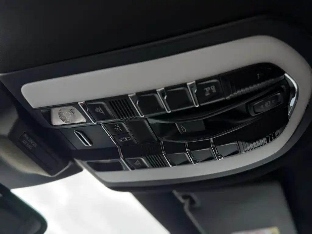 Porsche Macan — миниатюра 27