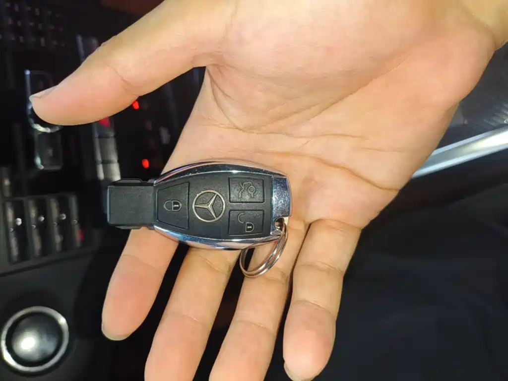 Mercedes-Benz E-Class — миниатюра 9