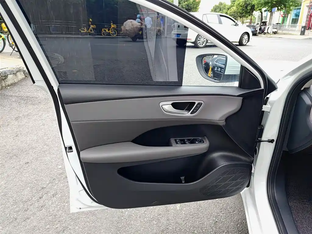 Roewe D6 2025 450km