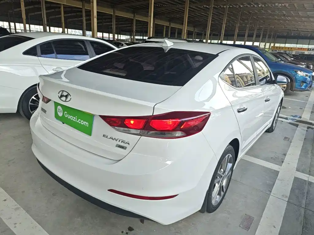 Hyundai Elantra — миниатюра 7