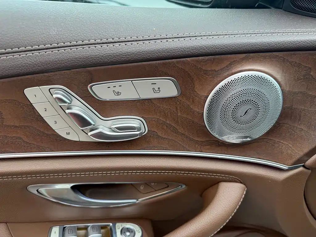 Mercedes-Benz E-Class — миниатюра 6
