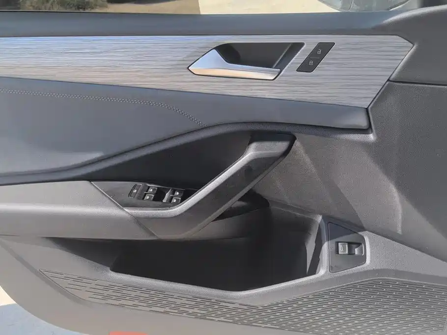 Volkswagen Sagitar — миниатюра 7