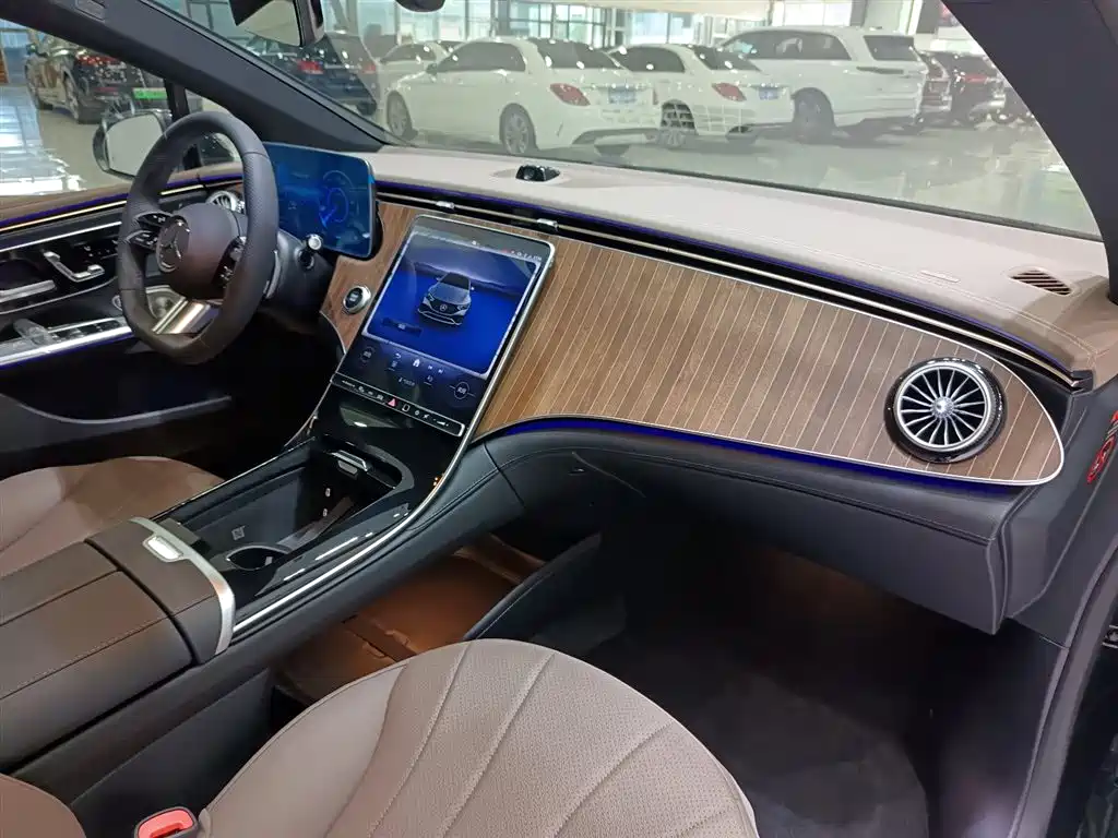 Mercedes-Benz EQE 2025 500 4MATIC