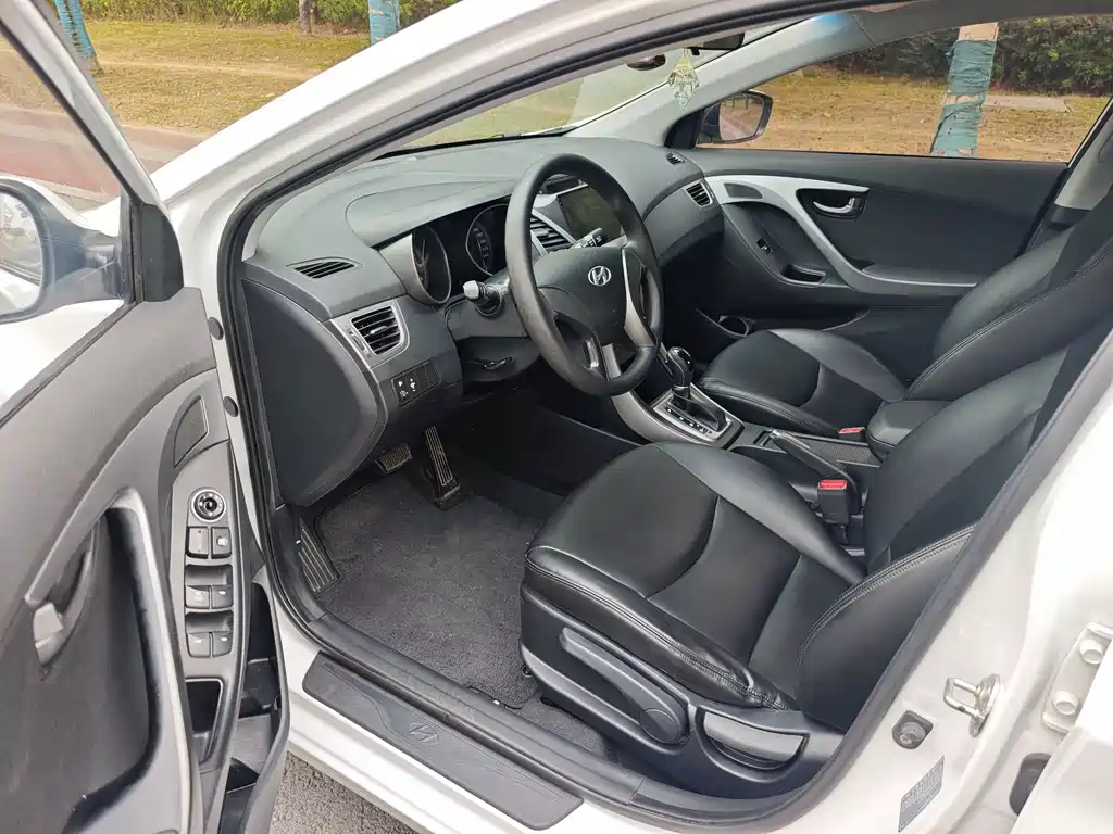 Hyundai Elantra Langdong — миниатюра 4