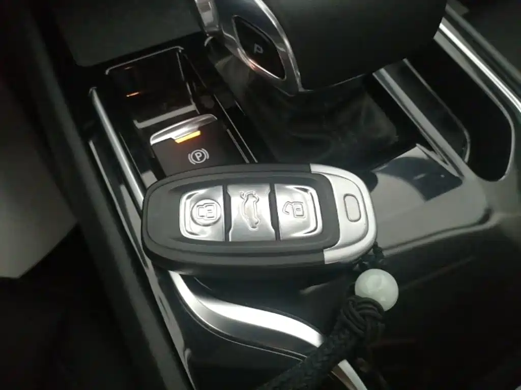 Hongqi Hongqi E-QM5 — миниатюра 9
