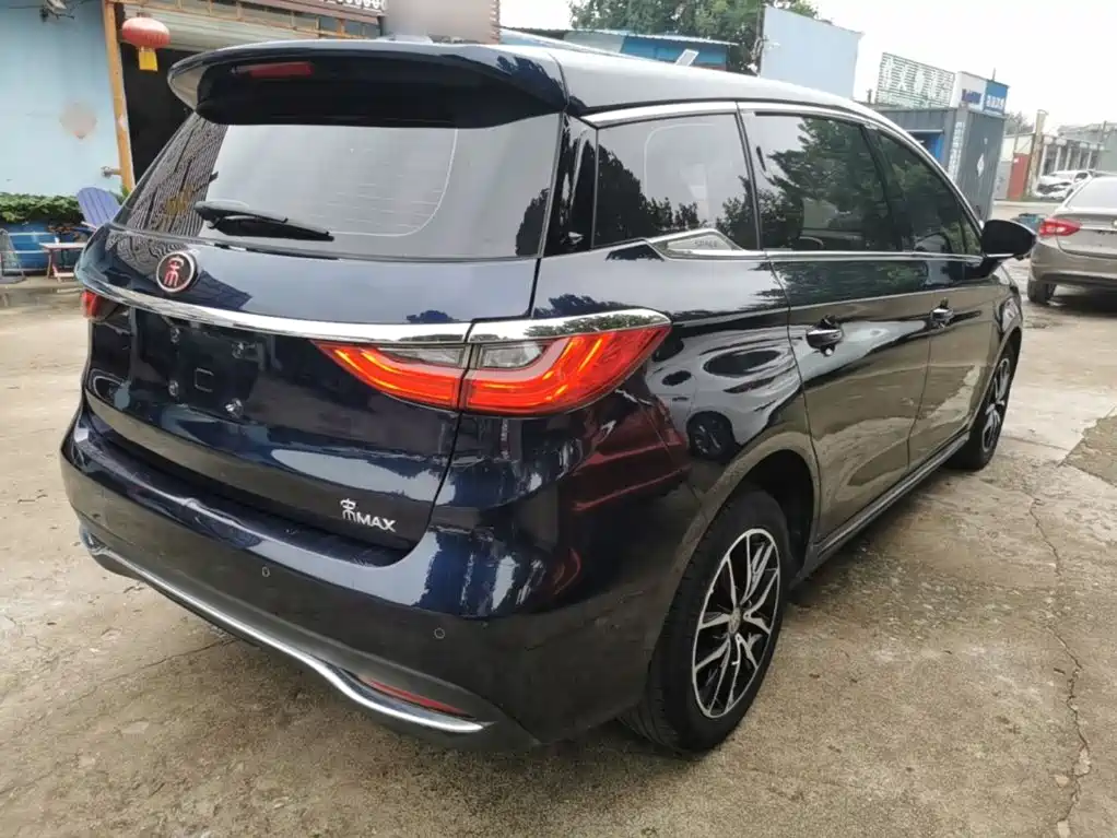 BYD MAX — миниатюра 7