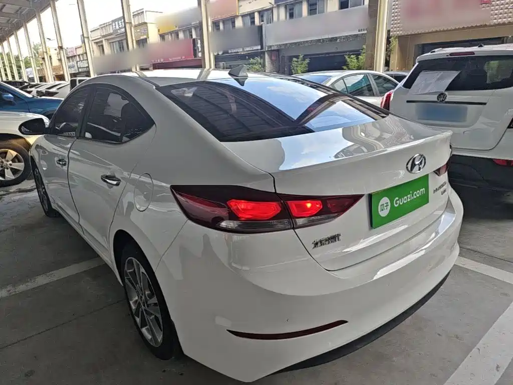 Hyundai Elantra — миниатюра 5