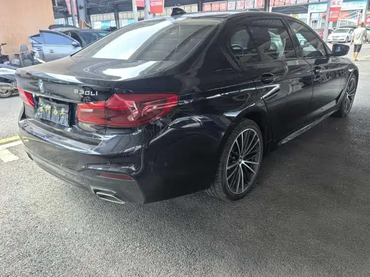 BMW 5 Series — миниатюра 6