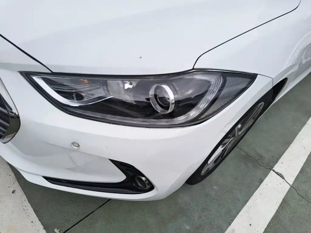Hyundai Elantra — миниатюра 24