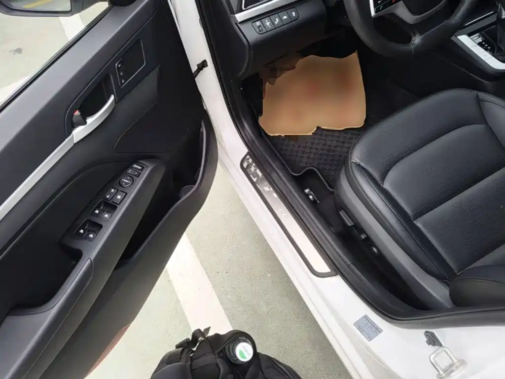 Hyundai Elantra — миниатюра 16