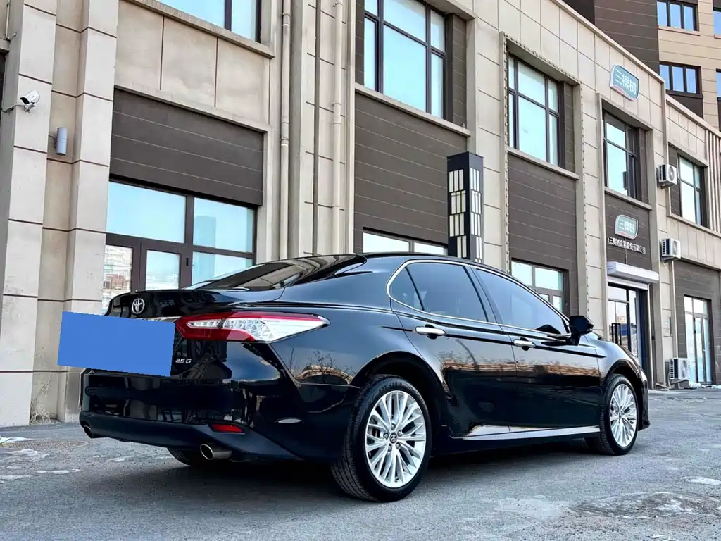 TOYOTA CAMRY