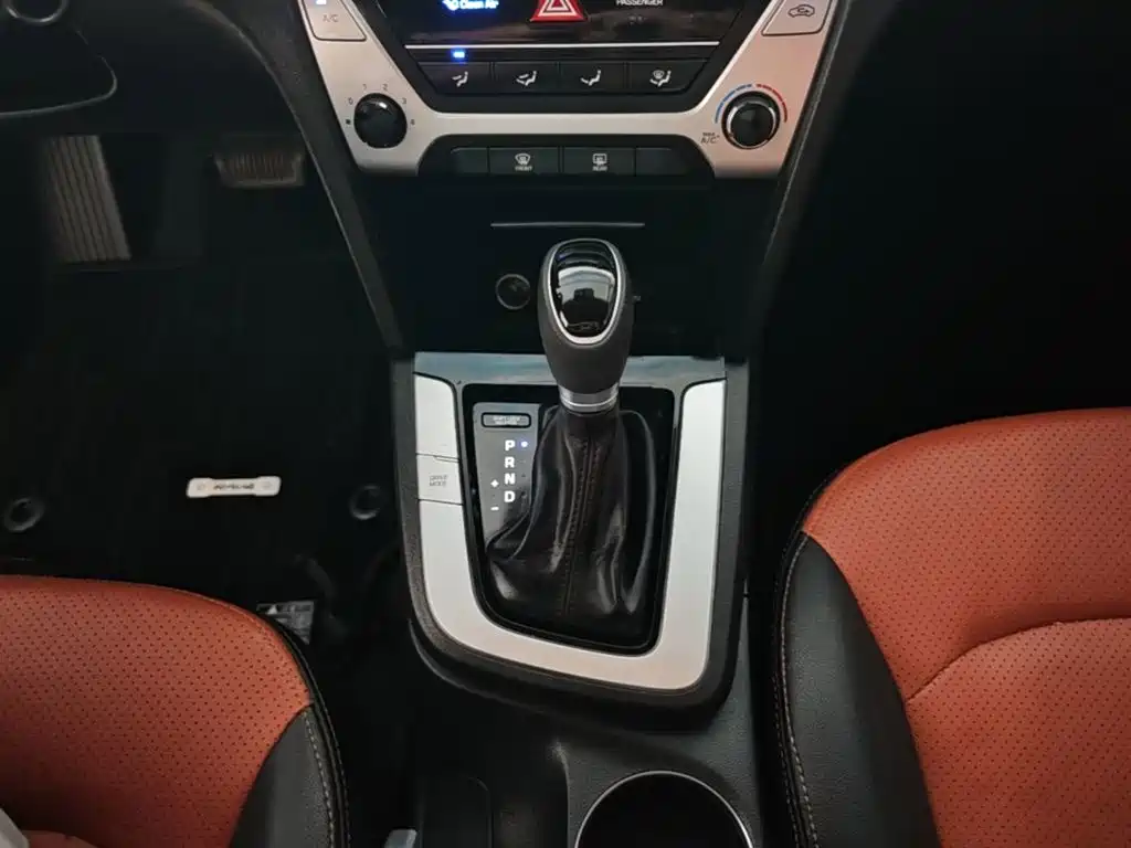 Hyundai Elantra — миниатюра 14