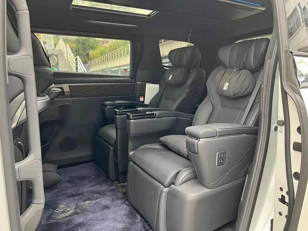 Toyota Alphard — миниатюра 4