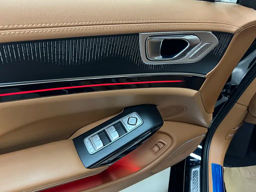 Hongqi H9 2025 2.0T Luxury 5 мест