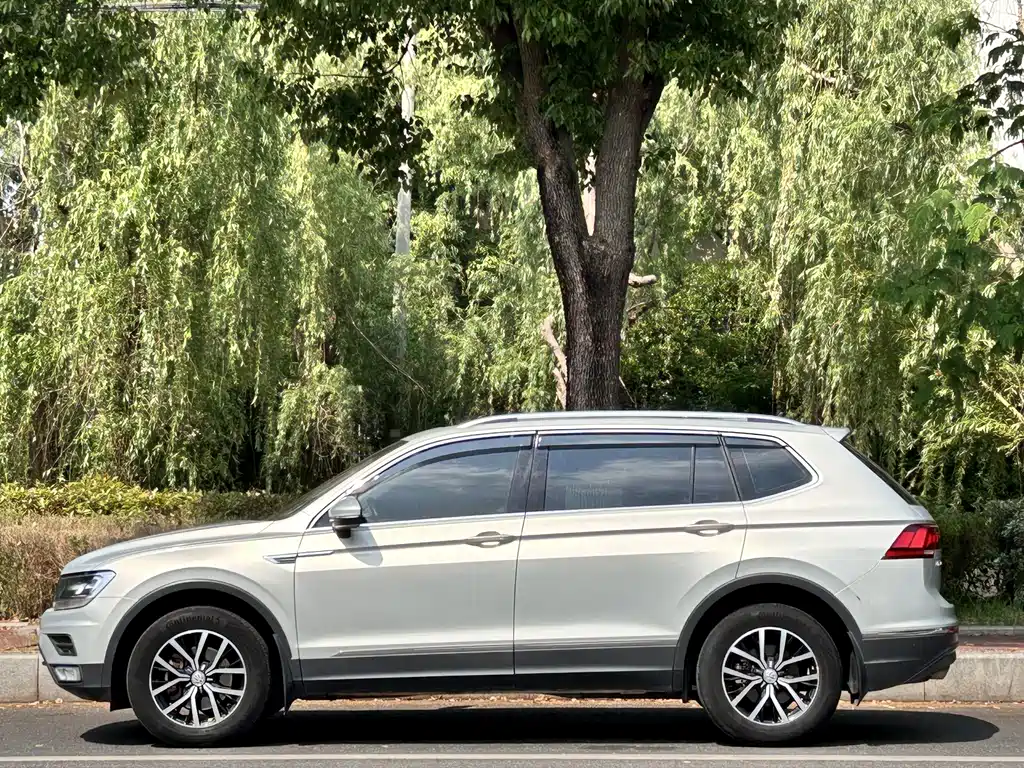 Volkswagen Tiguan L L 2017 330TSI AT Luxury