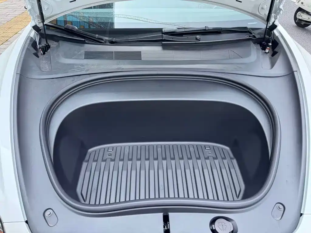 Tesla Model 3 — миниатюра 9