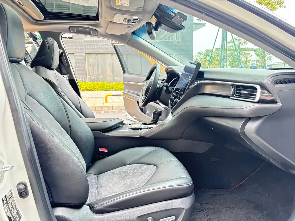 Toyota Camry — миниатюра 7