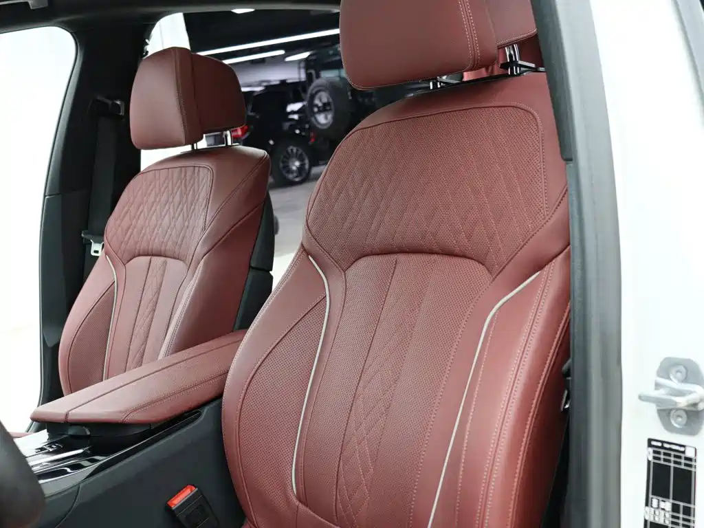 BMW 5 Series New Energy — миниатюра 3
