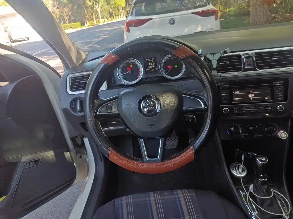 Skoda Rapid — миниатюра 11