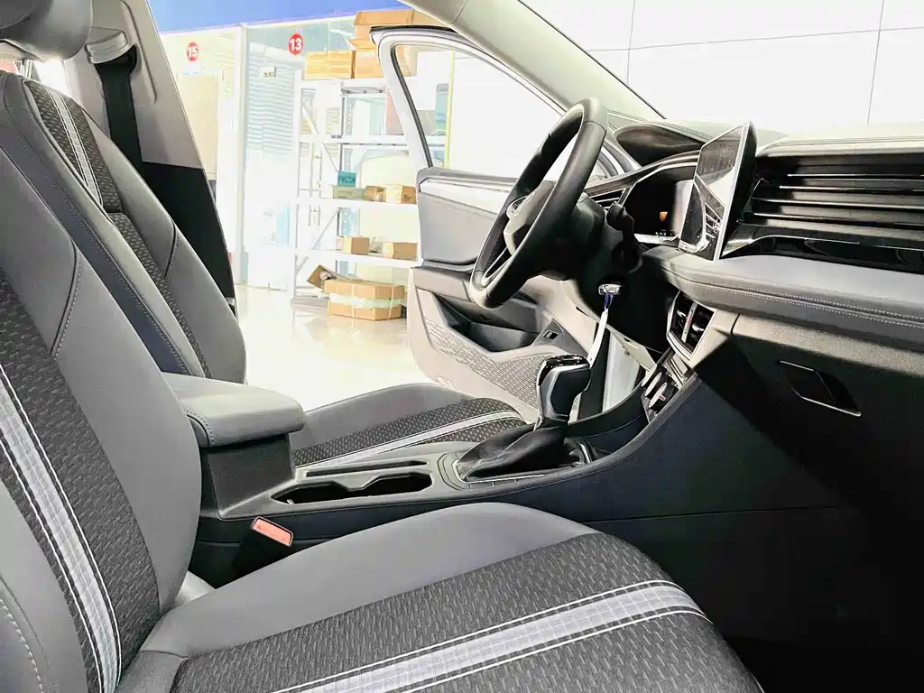 Volkswagen Sagitar — миниатюра 3