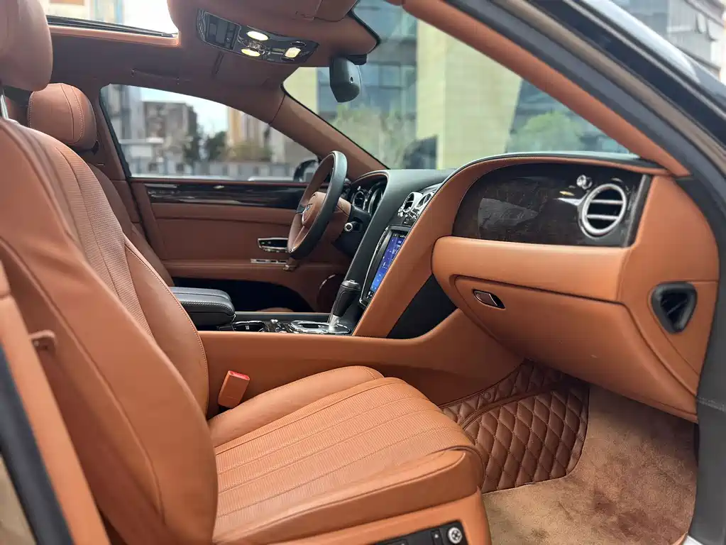 Bentley Flying Spur — миниатюра 6