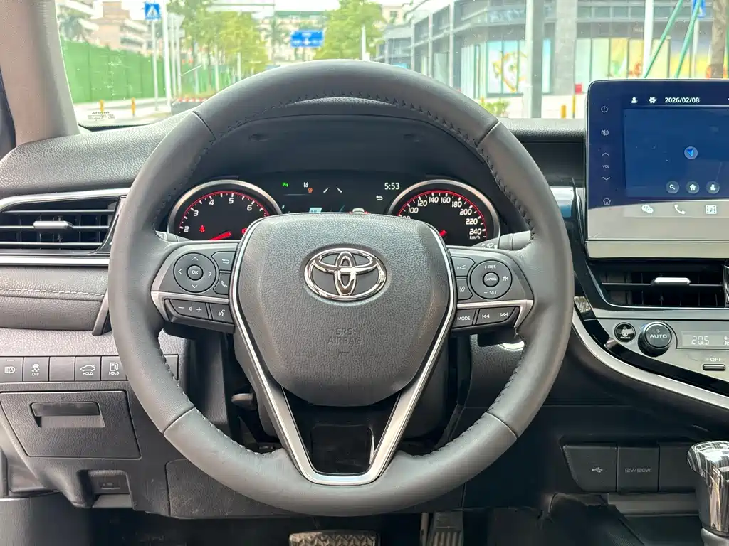 Toyota Camry — миниатюра 12