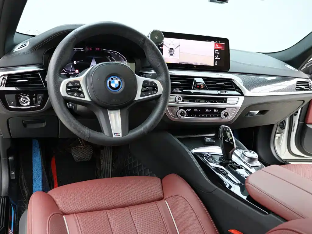 BMW 5 Series New Energy — миниатюра 9