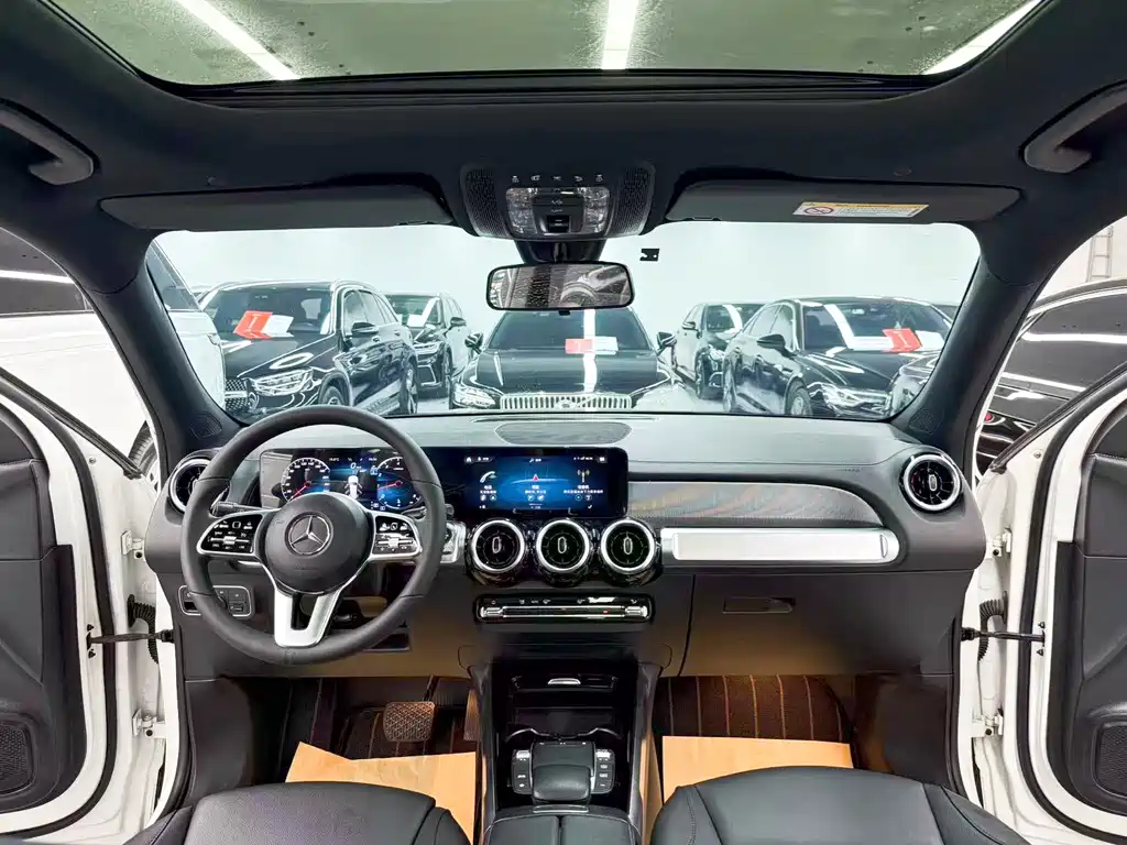 Mercedes-Benz GLB — миниатюра 9