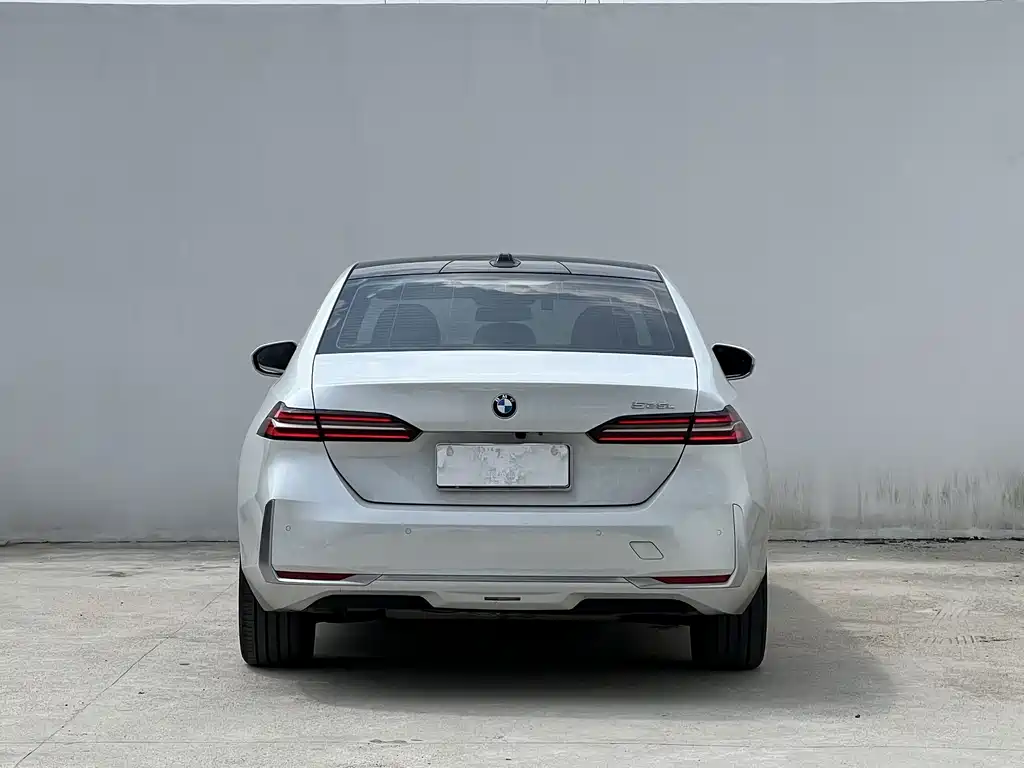 BMW 5 Series — миниатюра 5