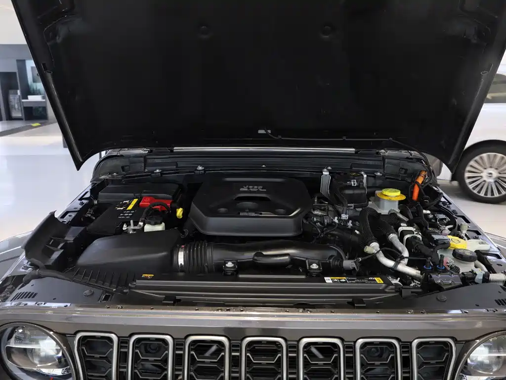 Jeep Wrangler PHEV — миниатюра 16