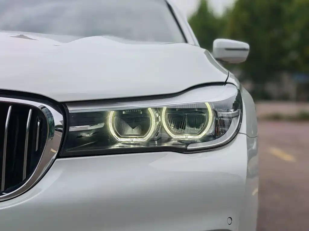 BMW 7 Series — миниатюра 8