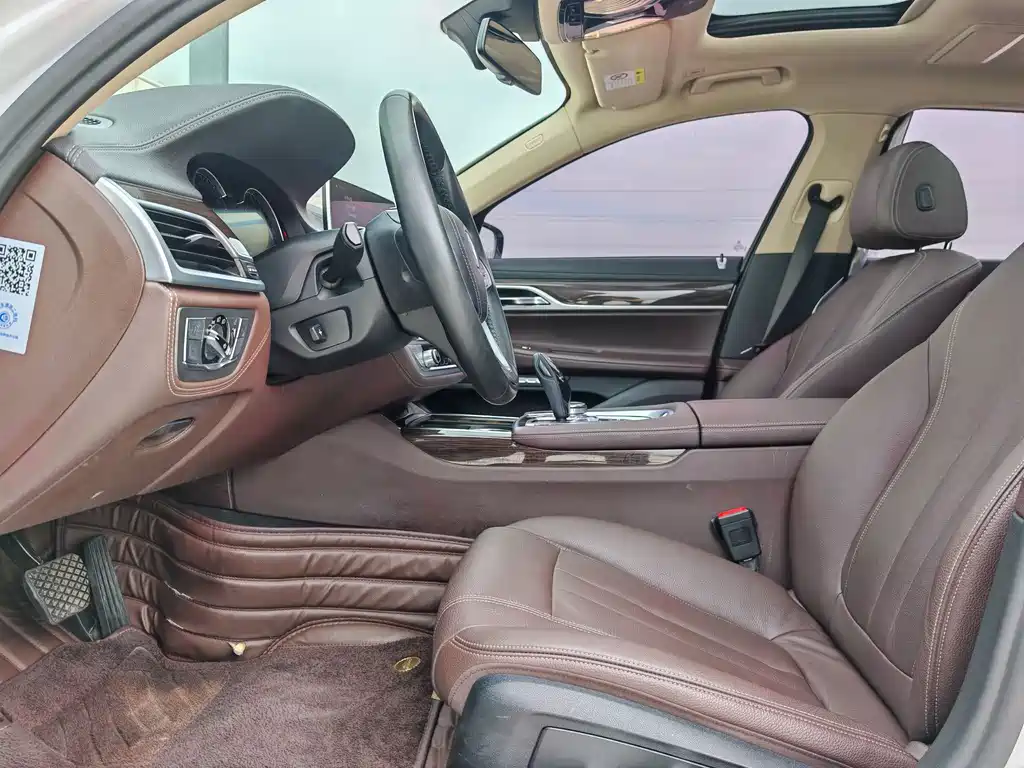 BMW 7 Series — миниатюра 12