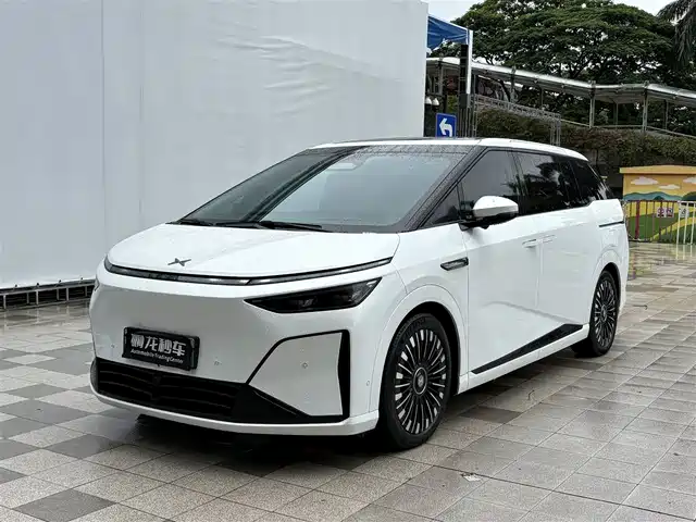 2025 Xpeng X9