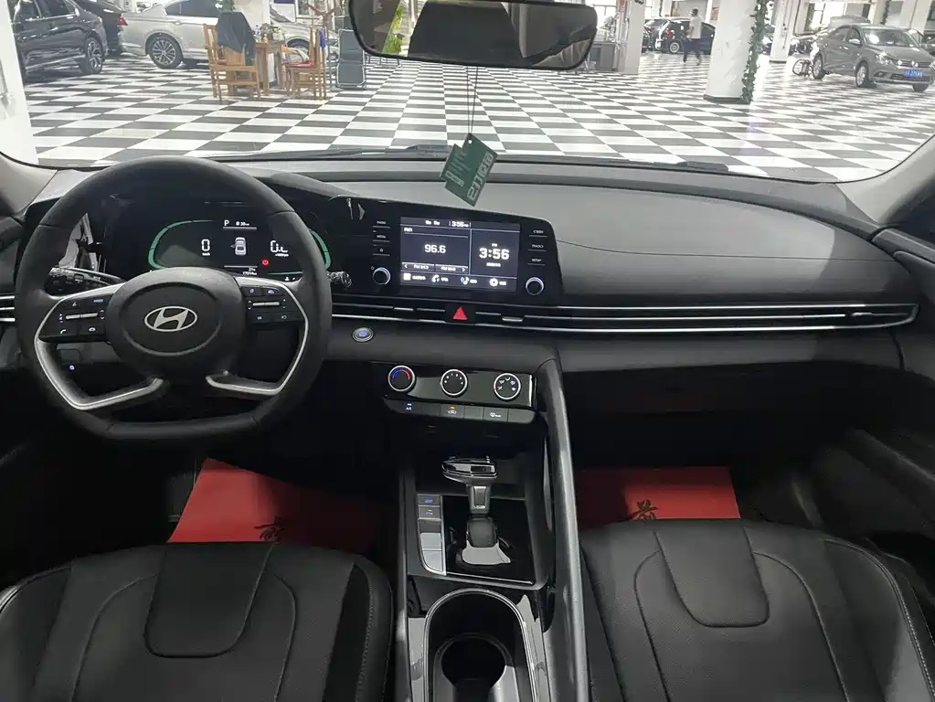 Hyundai Elantra — миниатюра 6