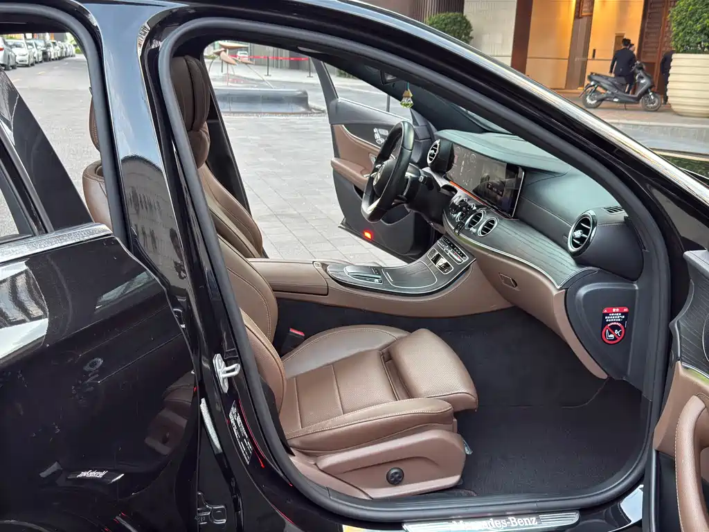 MERCEDES-BENZ E CLASS