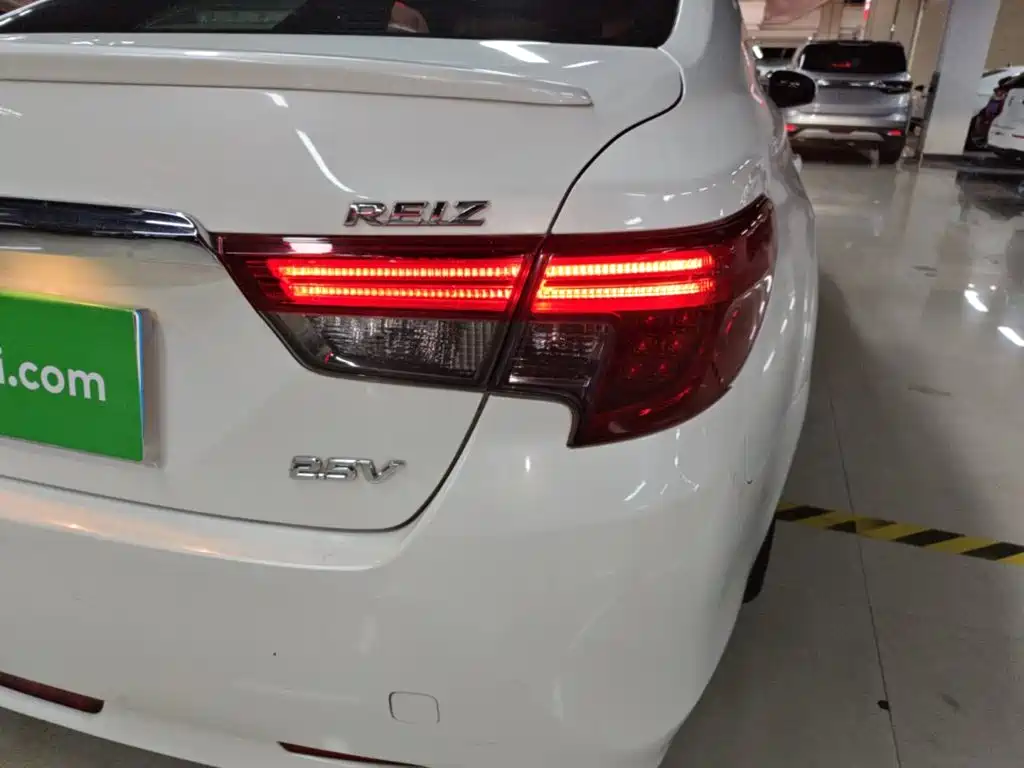 Toyota Reiz — миниатюра 8