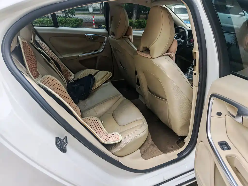 Volvo S60 (Import) — миниатюра 8