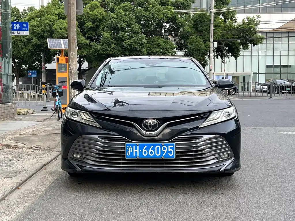 Toyota Camry — миниатюра 3