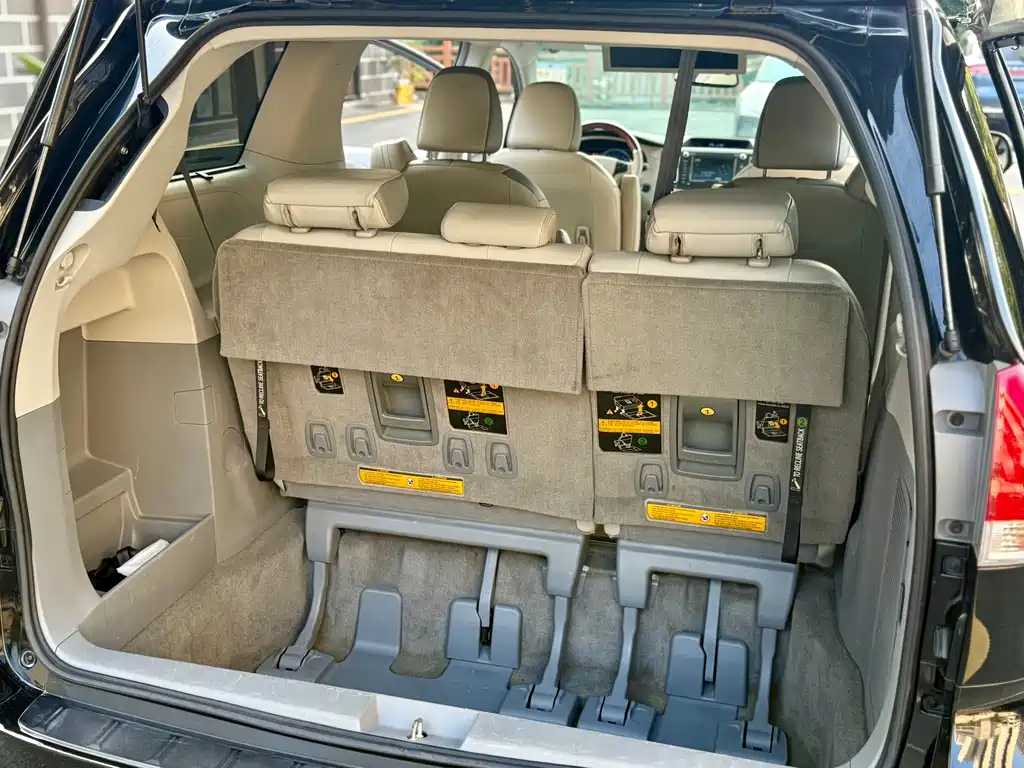 Toyota Sienna — миниатюра 18