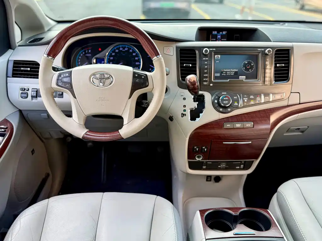 Toyota Sienna — миниатюра 28