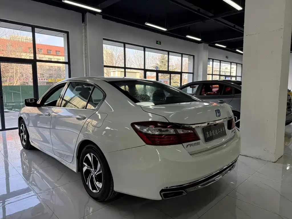 Honda Accord — миниатюра 9