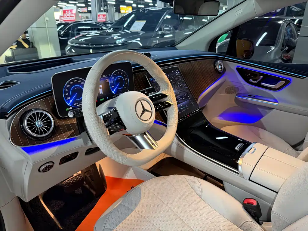 Mercedes-Benz EQE SUV — миниатюра 17